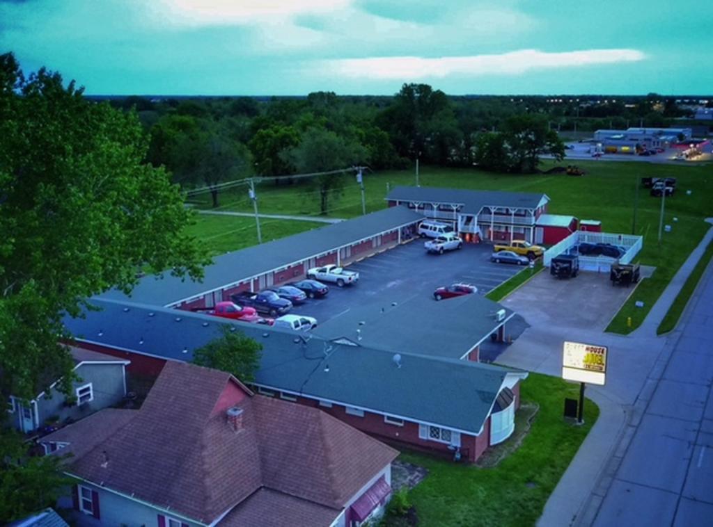 pensión Motel Chanute Exterior foto