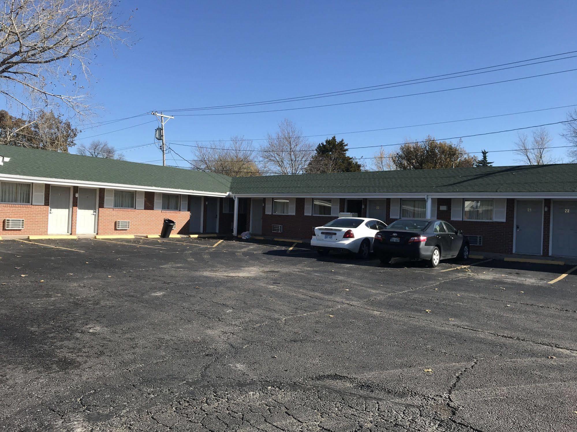 pensión Motel Chanute Exterior foto